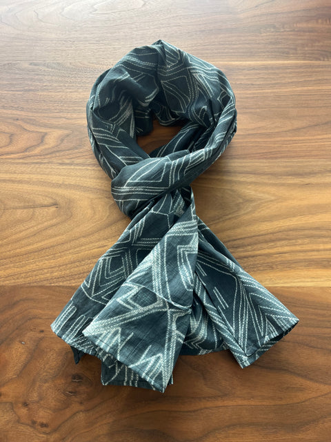 Needelwork scarf- grafit
