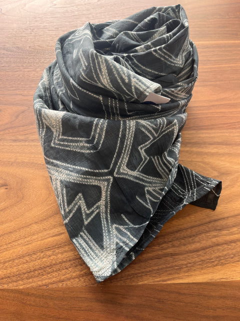 Needelwork scarf- grafit