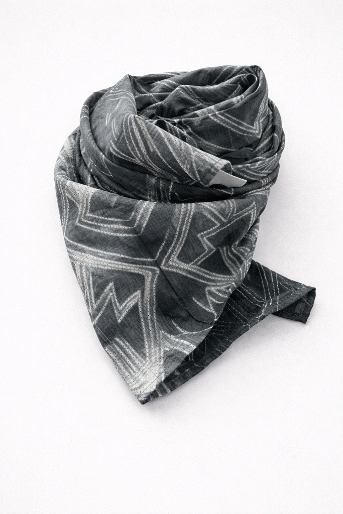 Needelwork scarf- grafit